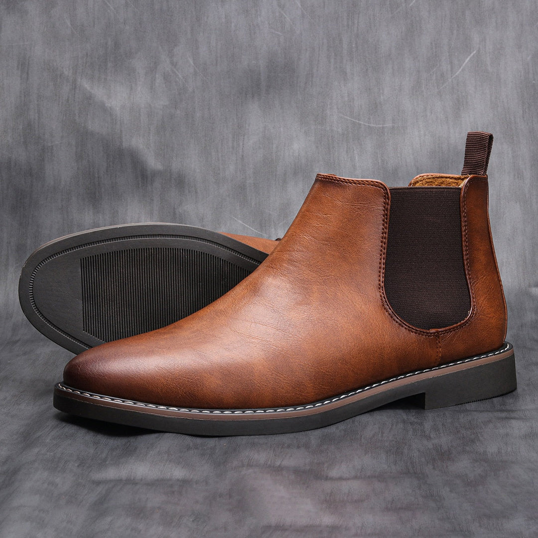 Skórzane obuwie męskie wsuwane typu chelsea boots podeszwa detale