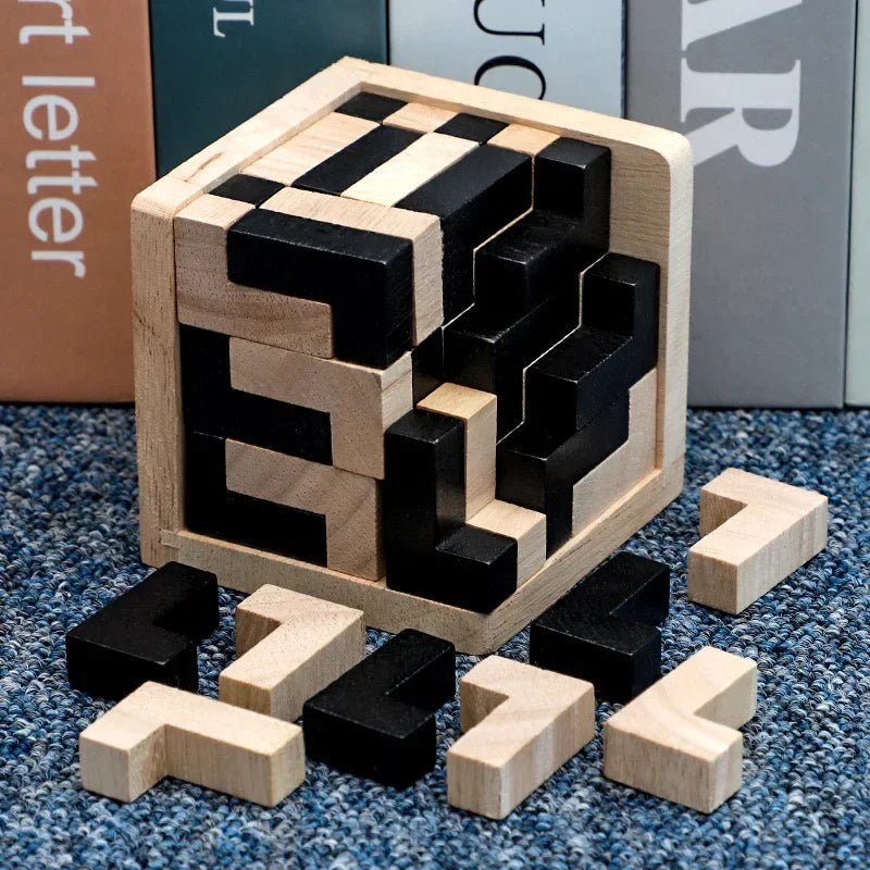 Drewniane puzzle 3D układanka logiczna z rozłożonymi klockami
