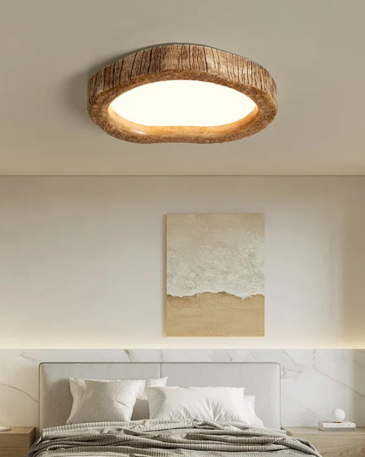 Lampa sufitowa Japandi, drewniana, tworząca przytulne, ciepłe oświetlenie. Idealna do sypialni lub salonu.