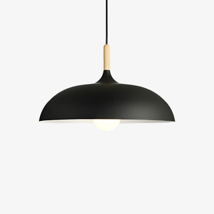 Drewniana lampa wisząca w stylu skandynawskim, idealna do jadalni. Ciepłe oświetlenie LED.