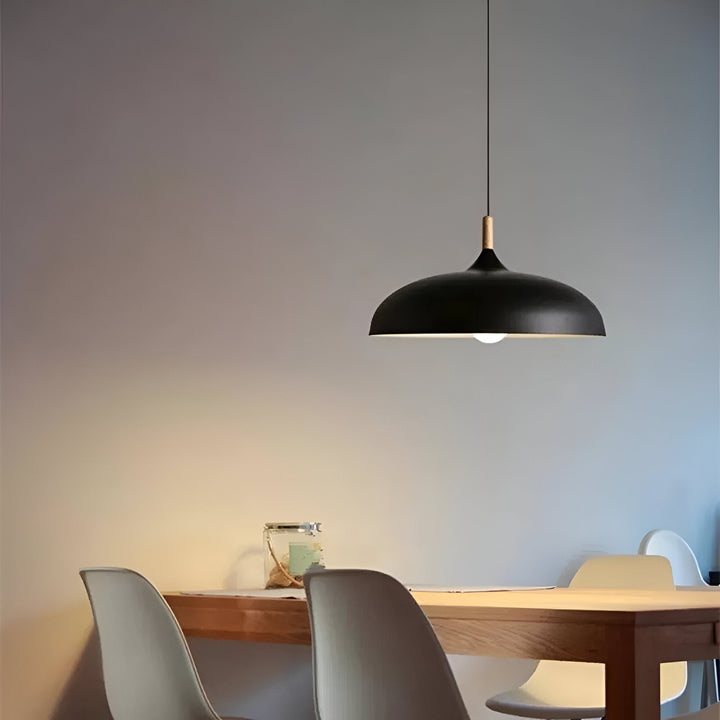 Skandynawska lampa sufitowa z drewna, designerskie oświetlenie do kuchni, styl nowoczesny.