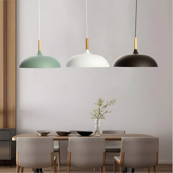 Nowoczesna lampa wisząca, drewno, skandynawski styl, ciepłe światło do każdego pomieszczenia.