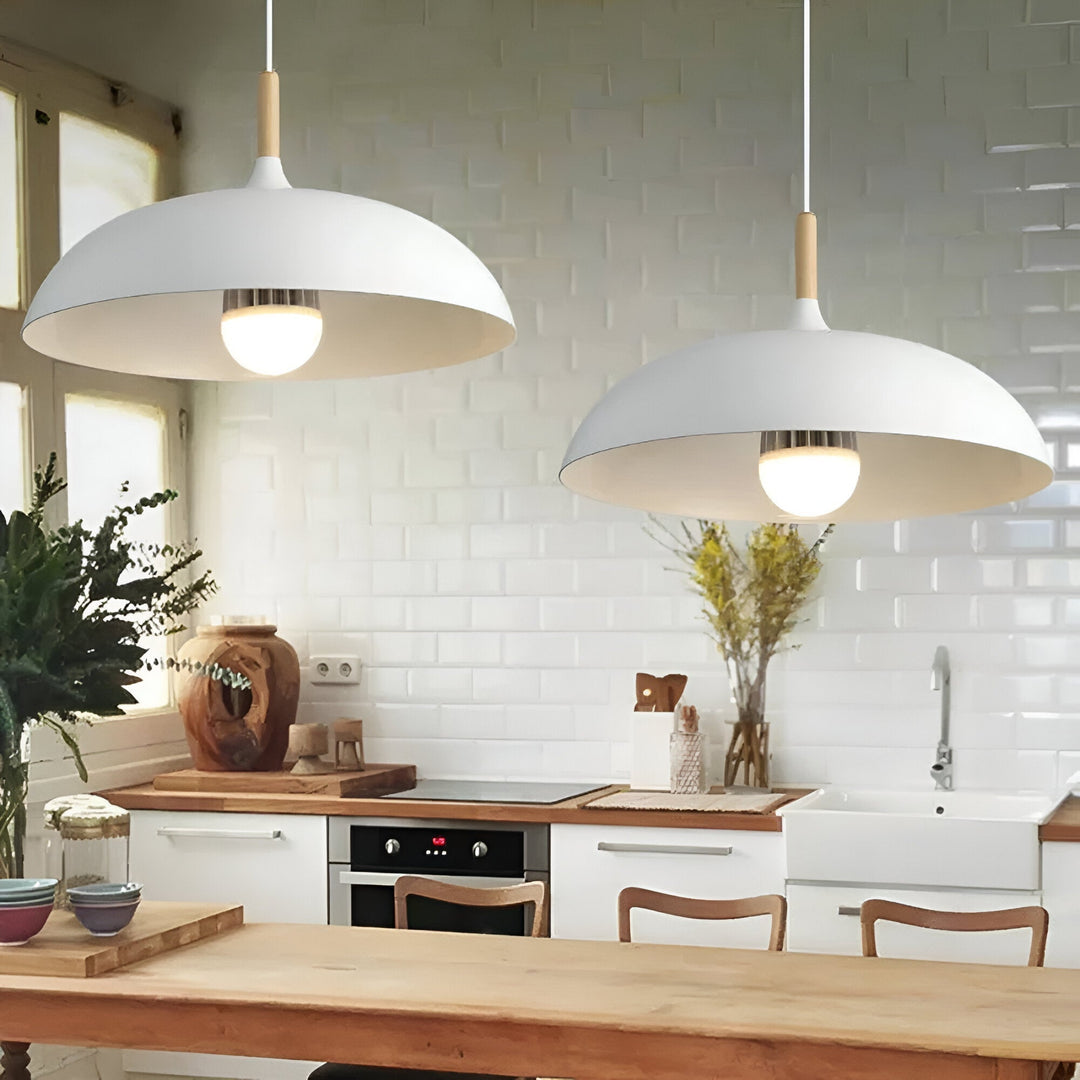 Drewniana lampa wisząca E27, skandynawskie oświetlenie do kuchni, minimalistyczny design.