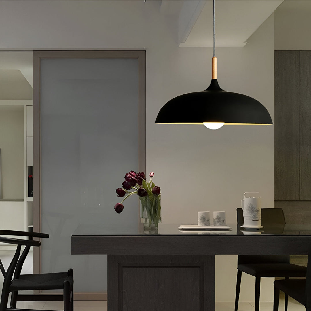 Skandynawska lampa sufitowa z drewna, nowoczesny design, ciepłe oświetlenie LED do domu.