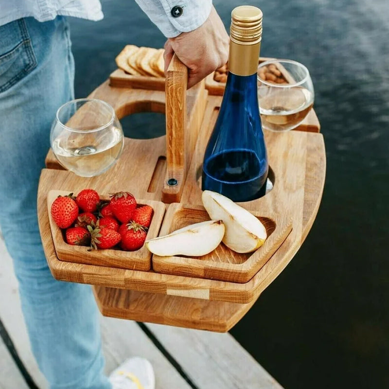 Ręcznie wykonana drewniana taca na wino, świetna do serwowania podczas spotkań.