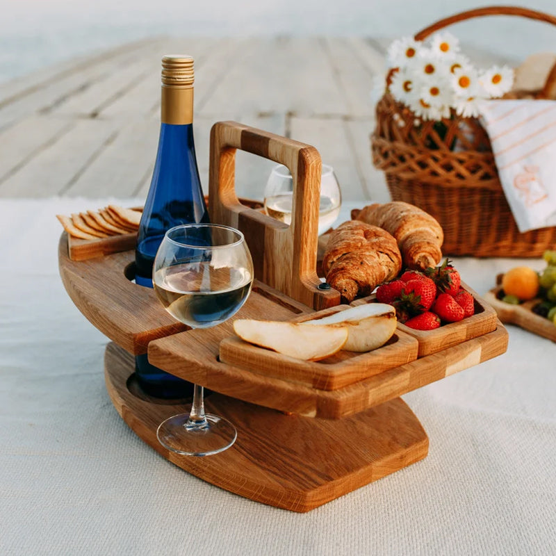 Uniwersalna taca drewniana na wino, idealna do ogrodu i eleganckich przyjęć.