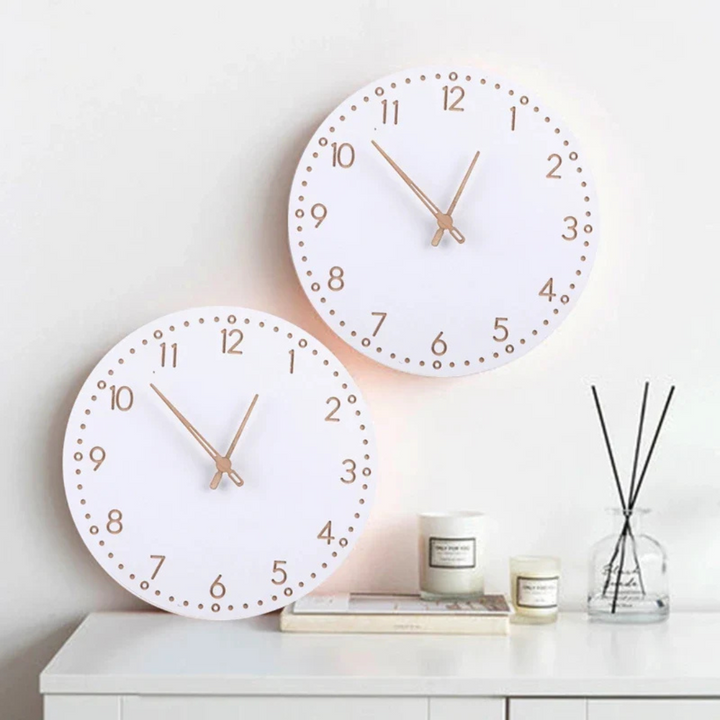 Ozdobny drewniany zegar ścienny. Minimalistyczny design, idealny do salonu, kuchni. Naturalne drewno, akcesoria wnętrz.