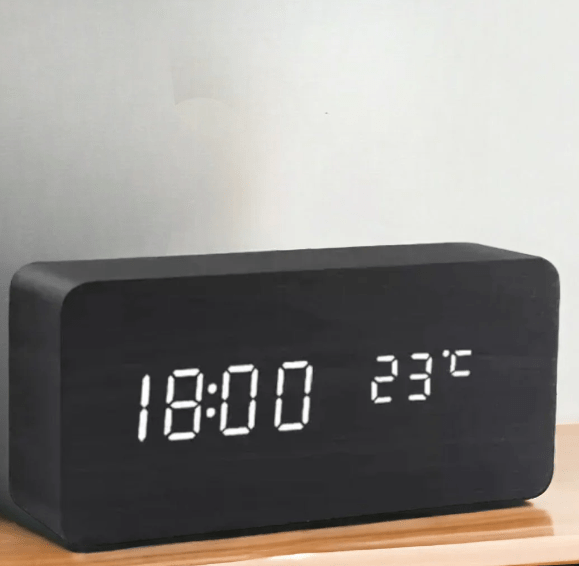 Nowoczesny drewniany zegar LED z funkcją budzika, świetny prezent do każdego wnętrza.