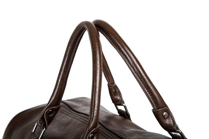 Lekka i wytrzymała skórzana torba podróżna typu duffel, doskonała na weekendowe wypady, elegancka.