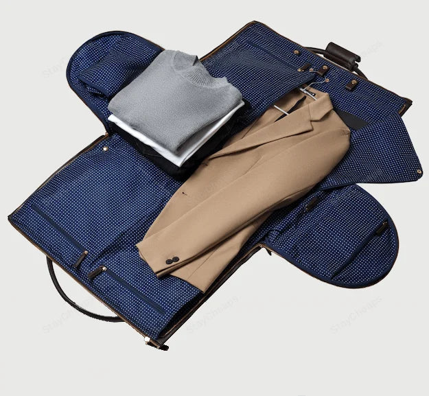 Wytrzymała torba Carrylux typu weekender, idealna na krótkie podróże. Posiada dedykowaną komorę na buty.