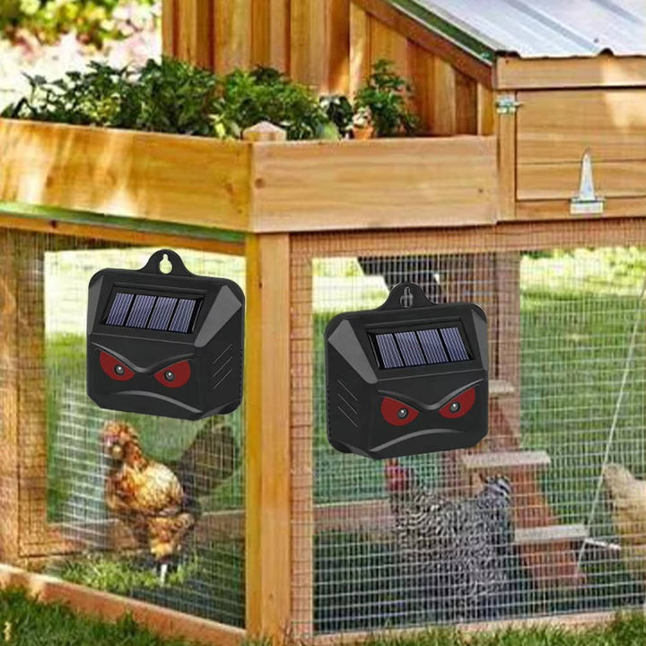 Zestaw 2 solarnych ultradźwiękowych odstraszaczy zwierząt do ogrodu. Ekologiczna ochrona przed kunami, psami i kotami.