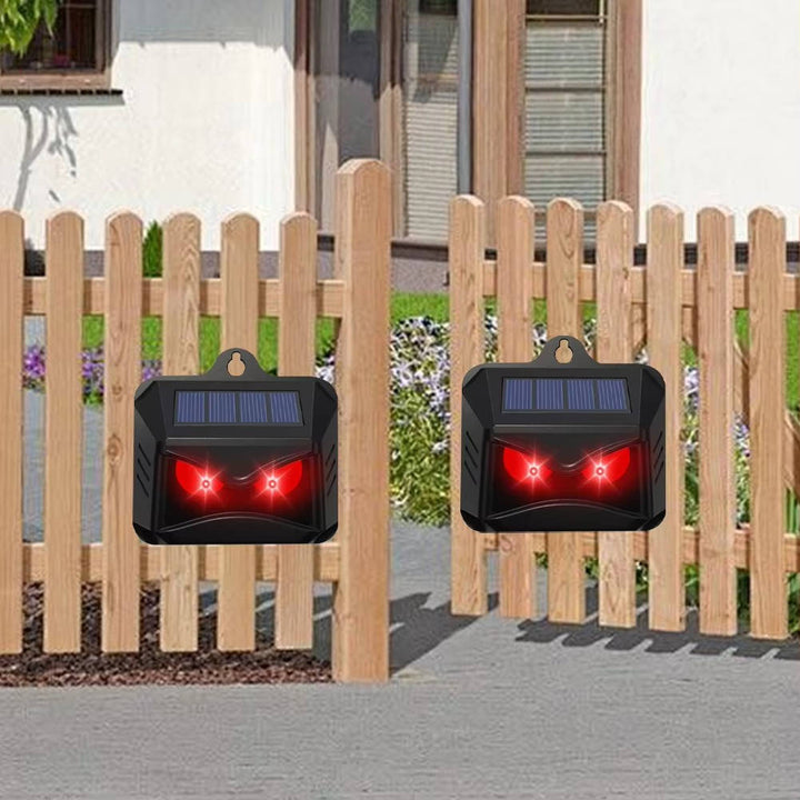 Ultradźwiękowy odstraszacz solarny emitujący fale, skutecznie zniechęcający zwierzęta, kuny, koty z ogrodu.