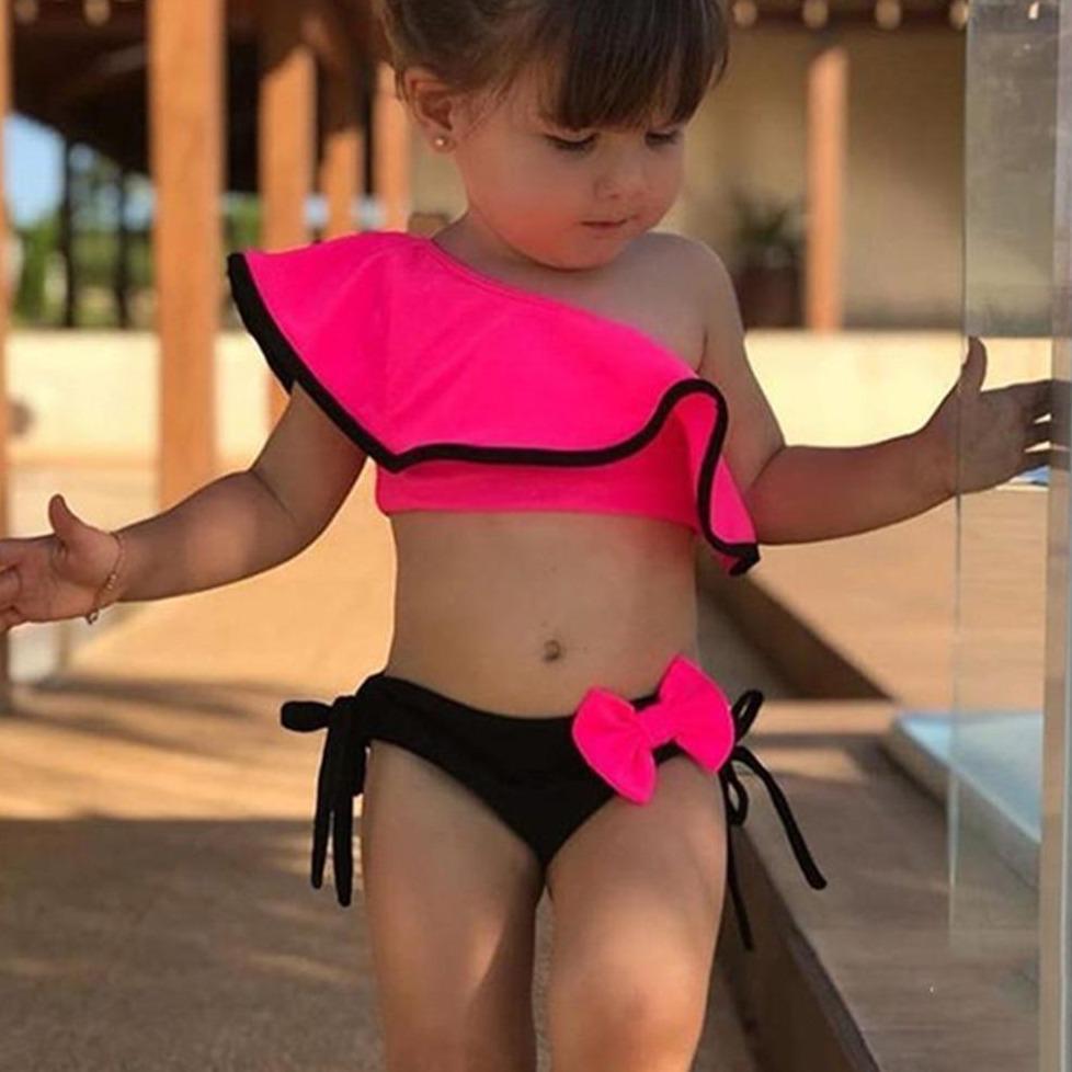 Dwuczęściowy strój kąpielowy dziecięcy bikini z falbanką dla dziewczynki, idealny na lato i plażę.