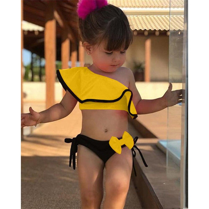 Modne bikini z falbankami dla dziewczynki, kolorowy strój kąpielowy dziecięcy na letnie kąpiele.