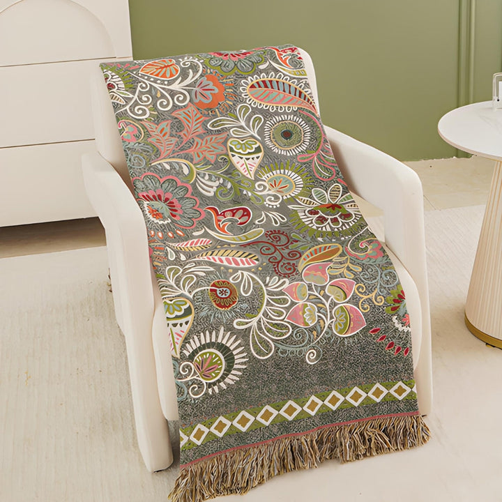 Tekstylna narzuta boho z frędzlami, dwustronna. Stylowy pled na sofę i łóżko. Elegancka dekoracja domowa.