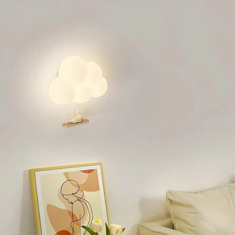 Nowoczesna lampa ścienna LED dla dzieci. Dekoracja do pokoju malucha, zapewnia kojące światło.