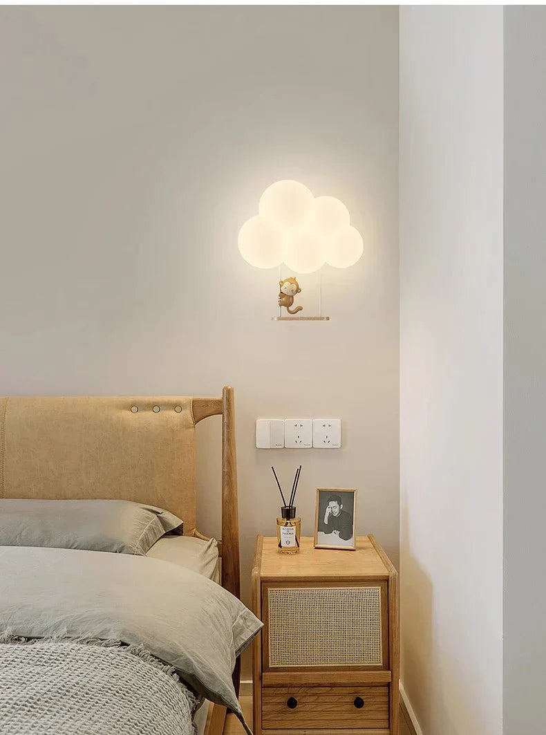 Dziecięca lampa ścienna LED z urokliwymi wzorami. Bezpieczne i kojące światło do pokoju dziecka.