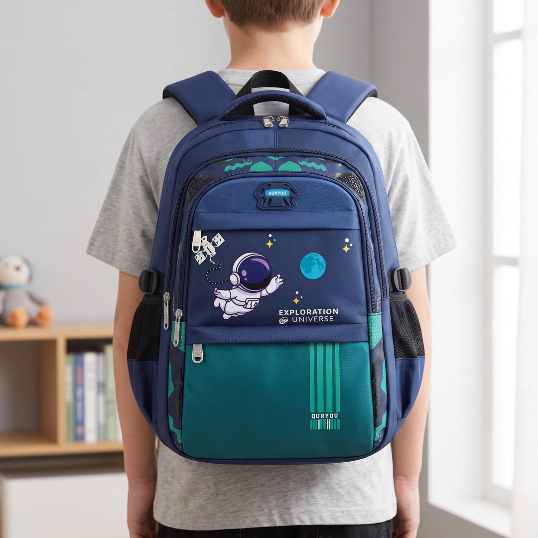 Dziecięcy plecak szkolny AstroPack z wieloma komorami i organizerem, idealny dla chłopców i dziewczynek.