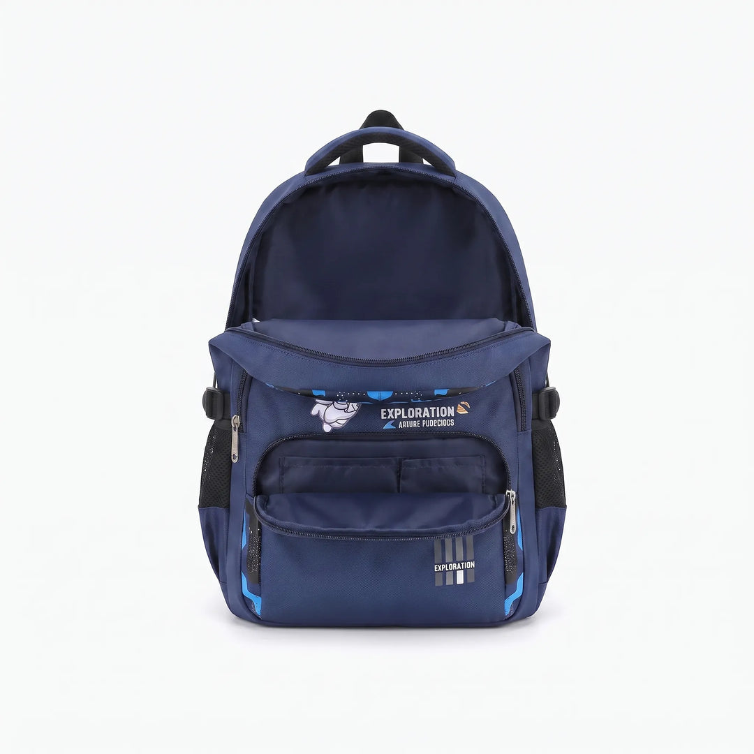 Plecak szkolny AstroPack z wieloma przegrodami, kieszeniami bocznymi i przednią kieszenią na akcesoria.