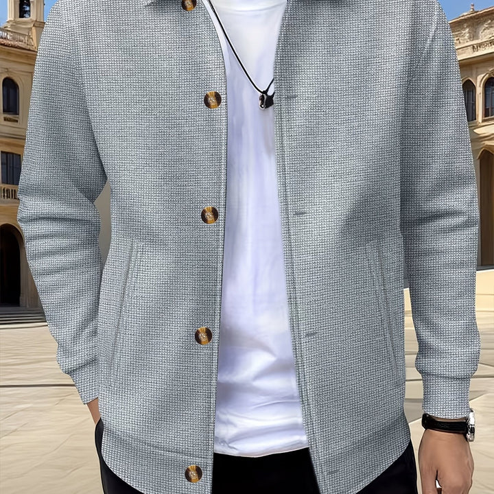 Męska szara koszula overshirt prezentowana z bliska z detalami guzików