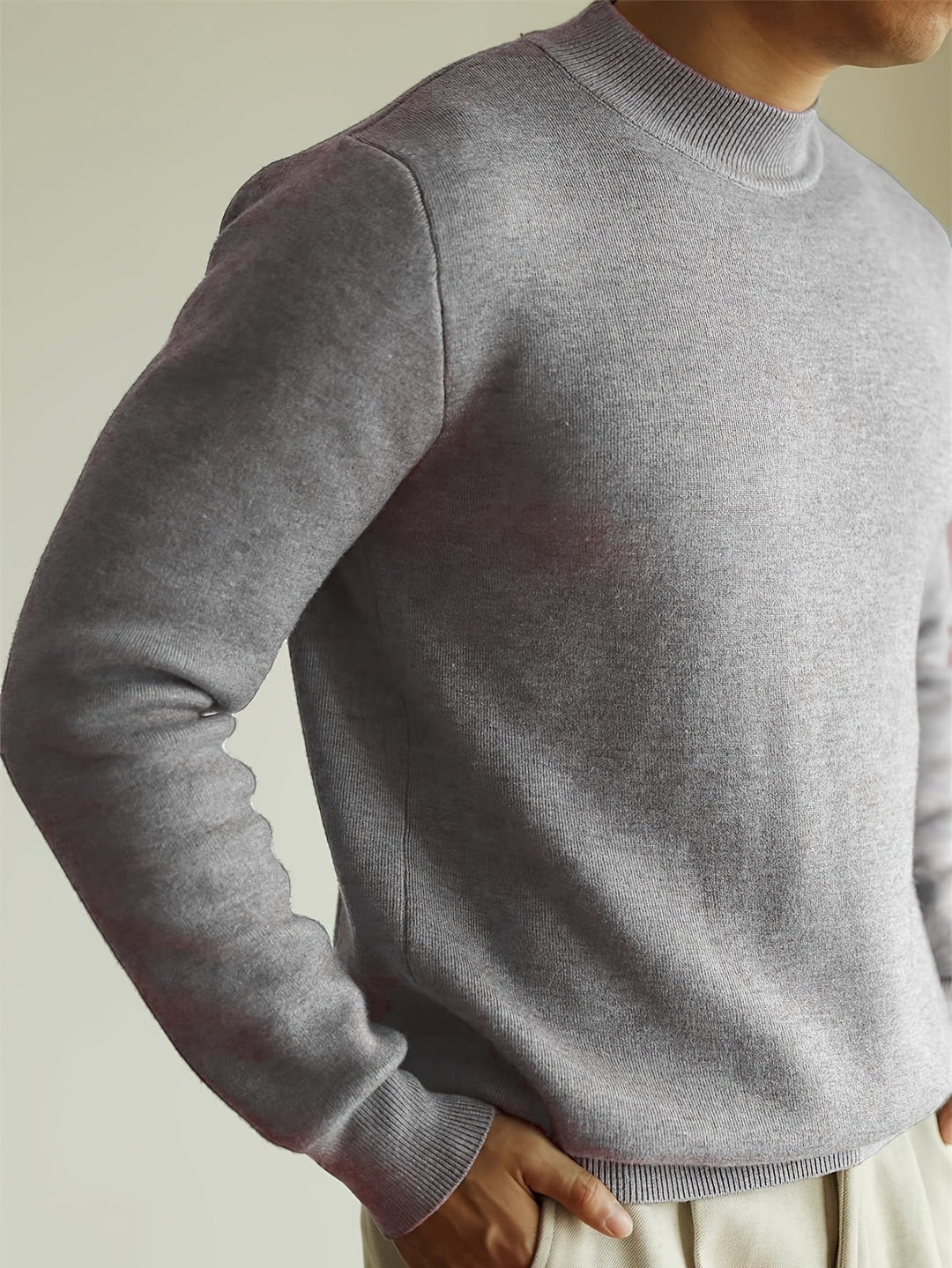 Stylowy sweter męski z golfem na jesienne dni