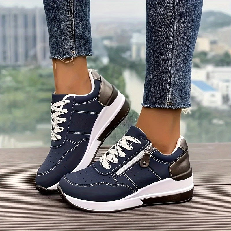 Niebieskie damskie ortopedyczne sneakersy Edith z białymi sznurowadłami