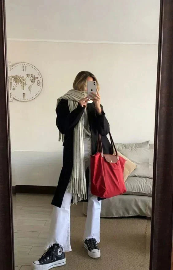 Elegancka czarna torebka damska na ramię, idealna na co dzień i do pracy. Stylowy dodatek.