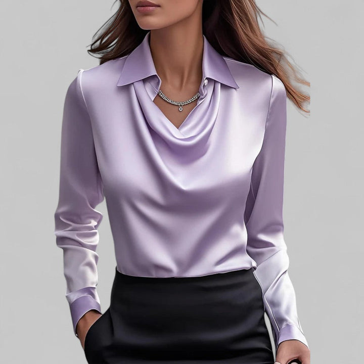 Wyrafinowana damska bluzka z drapowanym dekoltem. Elegancka bluzka z długim rękawem na specjalne okazje. Moda damska.