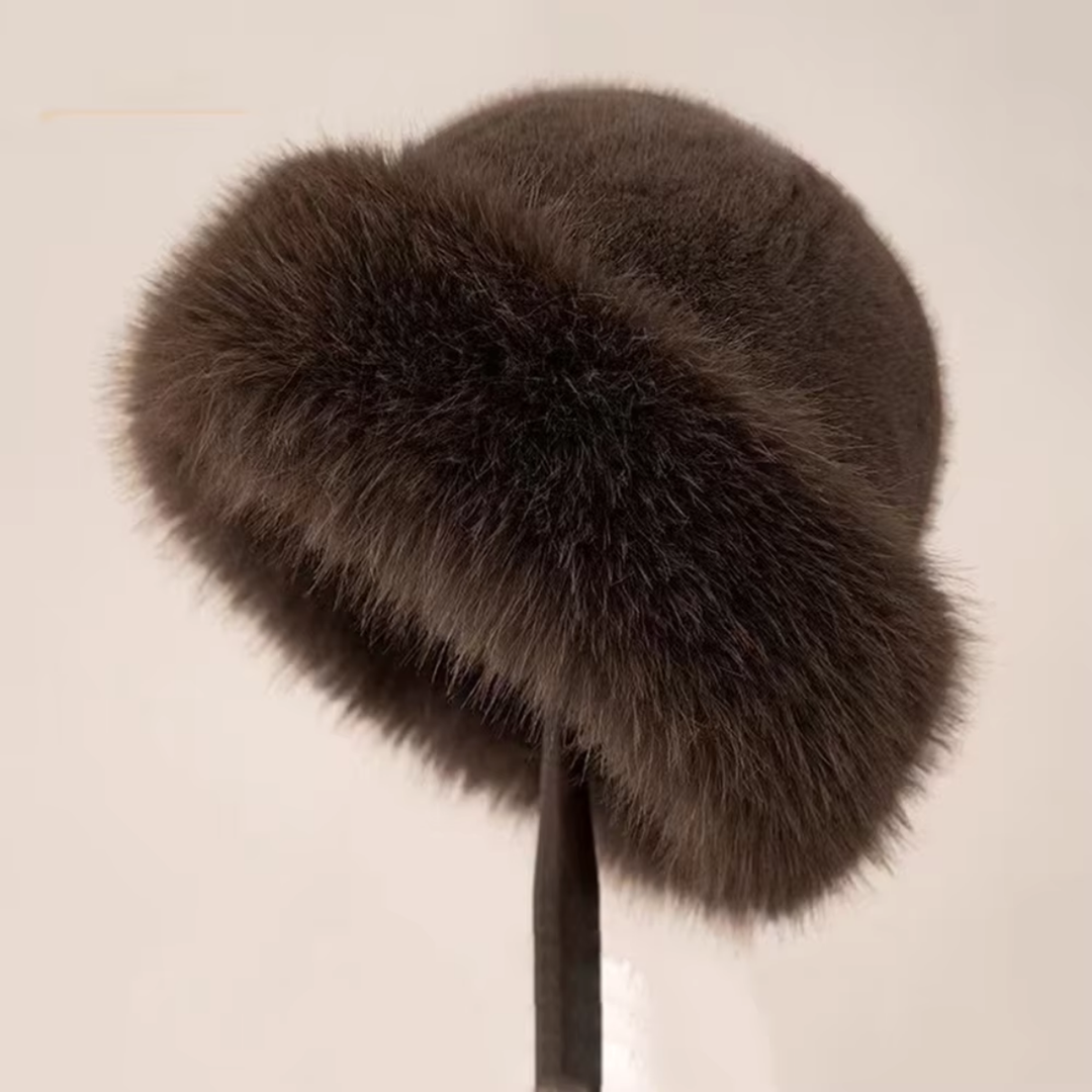 Modna, elegancka czapka zimowa dla kobiet. Akcesorium luksusowe, które zapewnia komfort i ciepło.