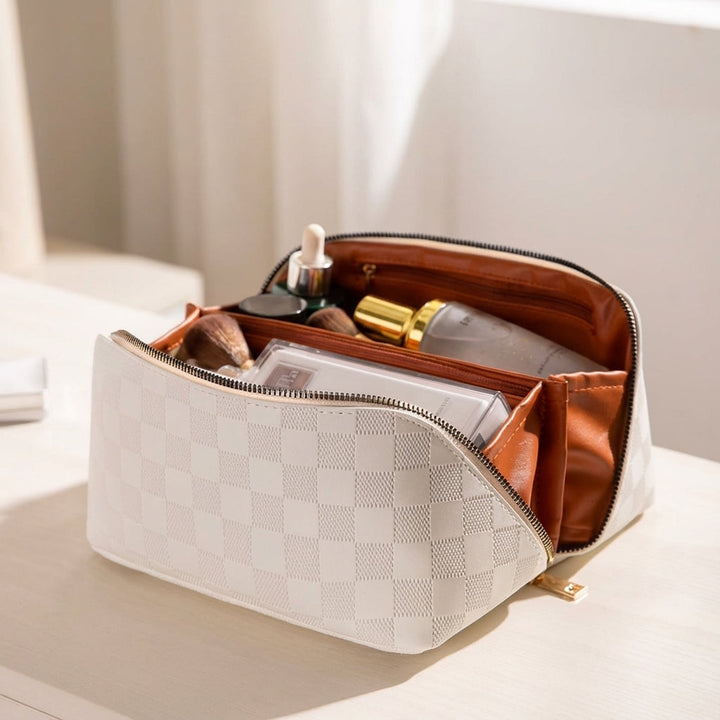 Wodoodporna kosmetyczka Luxepack. Elegancki organizer na makijaż, do bezpiecznego transportu kosmetyków.