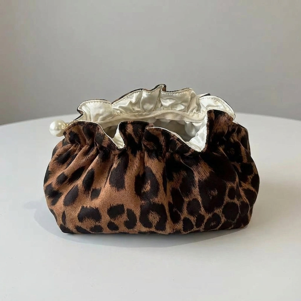 Praktyczna i elegancka kosmetyczka Ruffle Top dla kobiet. Organizer na makijaż, z falbanką, na co dzień i w podróży.