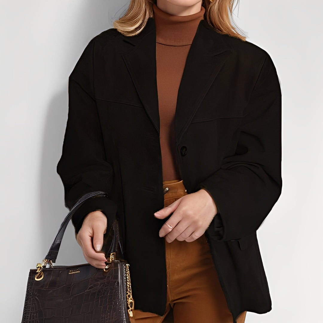 Damska kurtka przejściowa w stylu casual chic. Idealna odzież na chłodniejsze wiosenne i jesienne dni. Elegancka i wygodna.