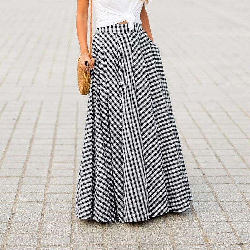 Elegancka damska spódnica maxi w kratę. Rozkloszowana, wygodna i modna, idealna na casualowe wyjścia.