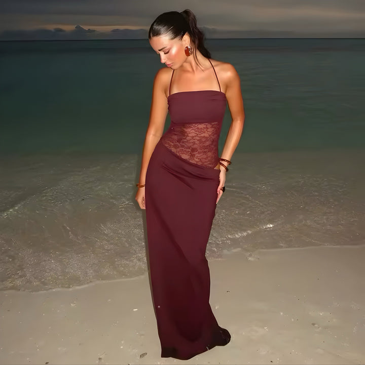 Damska sukienka maxi bez ramiączek, dopasowana, idealna na letnie dni i wieczorne wyjścia. Outfit letni.