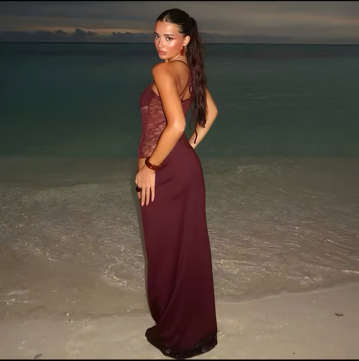 Dopasowana letnia sukienka maxi bez ramiączek. Elegancka damska sukienka na plażę lub wieczorne spotkania.