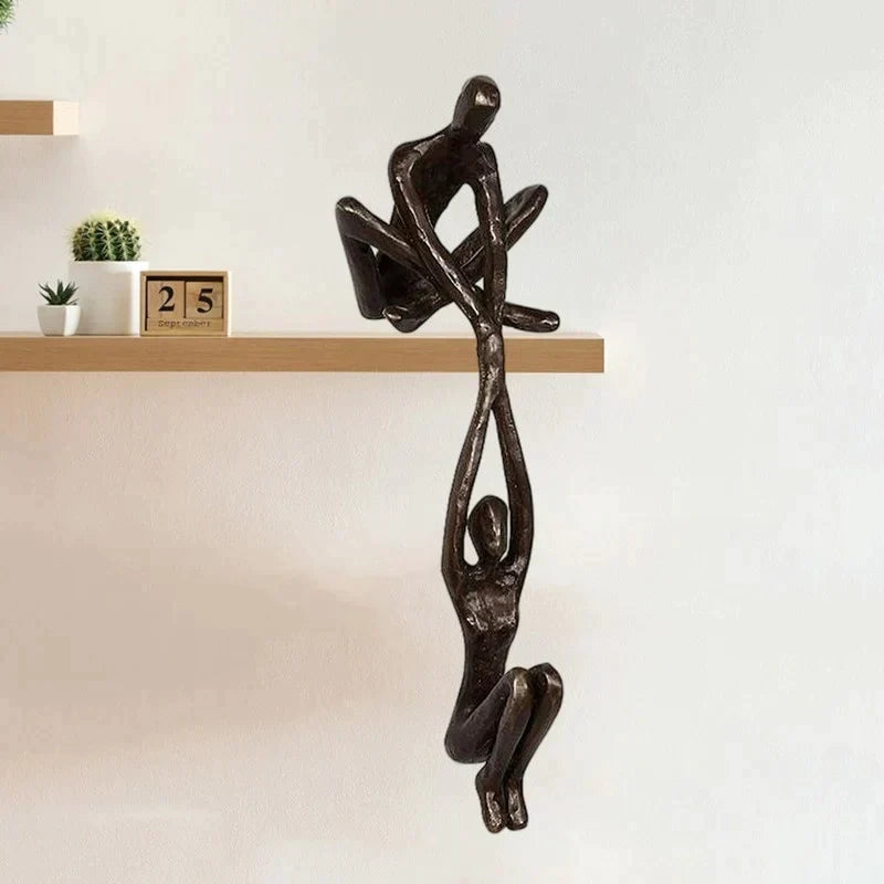 Elegancka figurka "Miłość i Moc". Rzeźba, ozdoba wnętrz, symbol miłości i wewnętrznej siły, piękna sztuka.