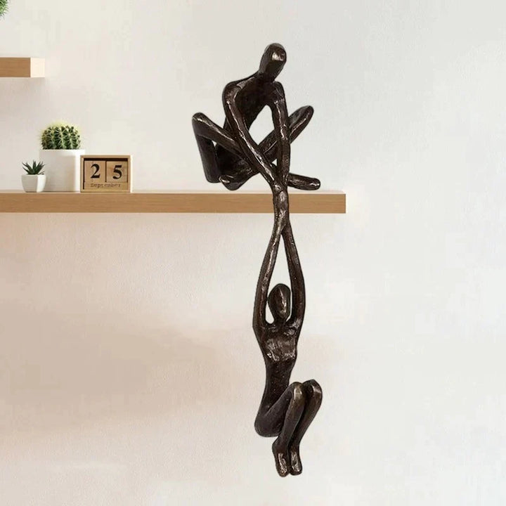 Elegancka figurka "Miłość i Moc". Rzeźba, ozdoba wnętrz, symbol miłości i wewnętrznej siły, piękna sztuka.