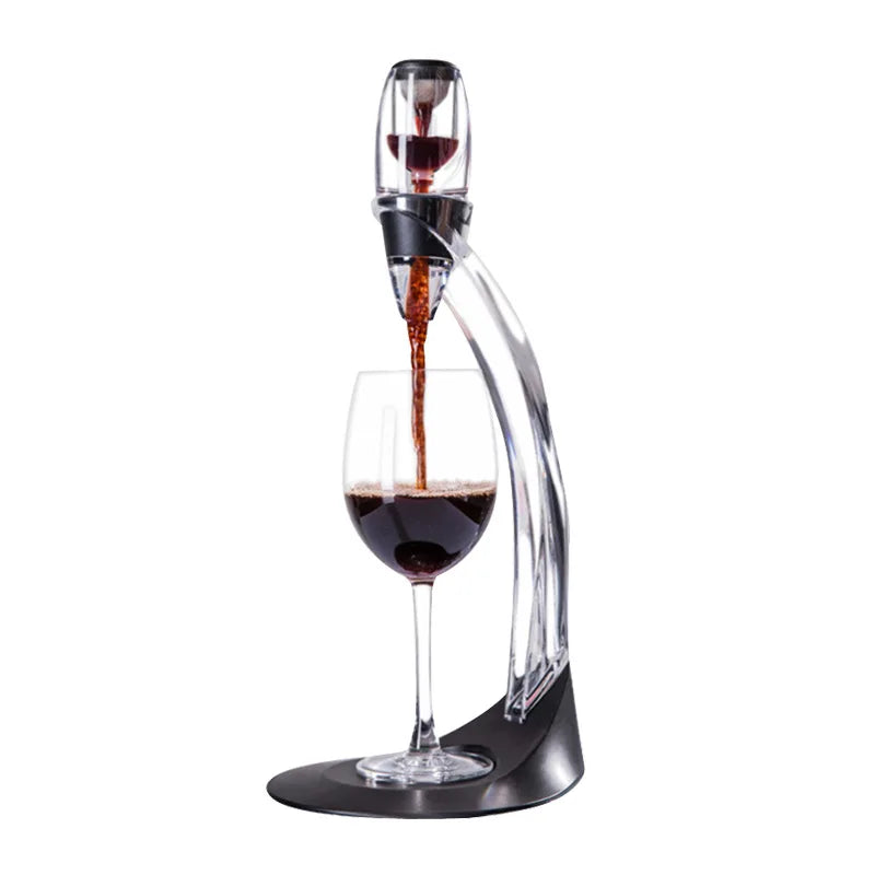 Innowacyjny aerator do wina z wbudowanym filtrem. Poprawia aromat i klarowność wina podczas degustacji.
