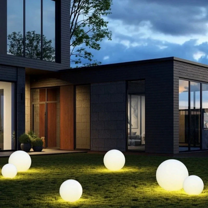 Zewnętrzna lampa kula LED, nastrojowe światło do ogrodu, na balkon lub taras.