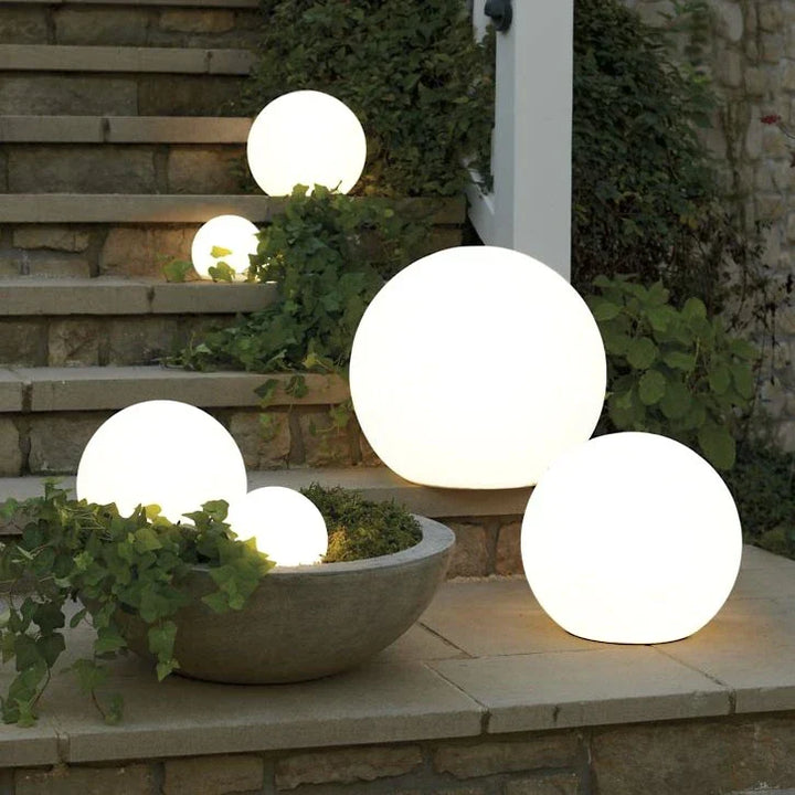 Lampa kula LED solarna RGB, idealna do ogrodu, na balkon i taras.