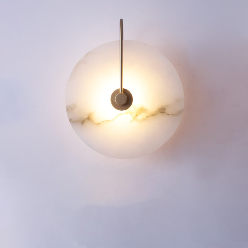 Nowoczesna lampa LED ścienna z luksusowego marmuru, idealna dekoracja i oświetlenie domu.