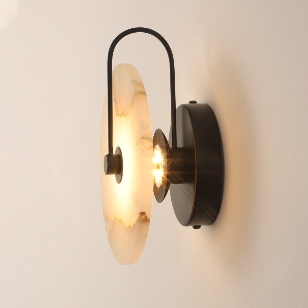 Marmurowa lampa ścienna LED, stylowe oświetlenie do salonu, sypialni czy przedpokoju.