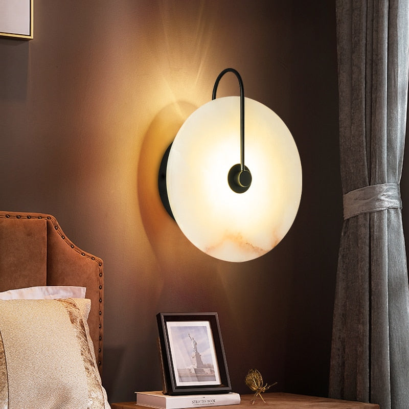 Luksusowa lampa ścienna LED, połączenie elegancji i funkcjonalności dla każdego wnętrza.