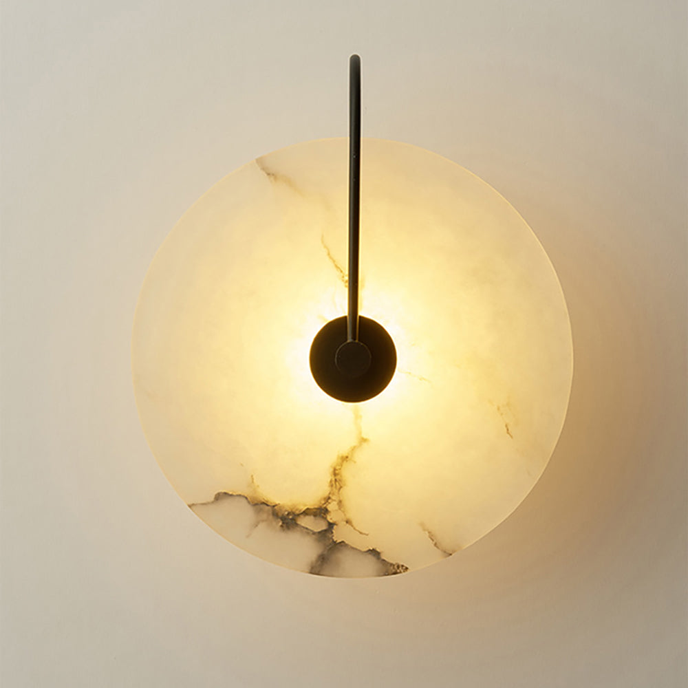 Designerska lampa ścienna z marmuru, energooszczędne oświetlenie LED, nowoczesny akcent.
