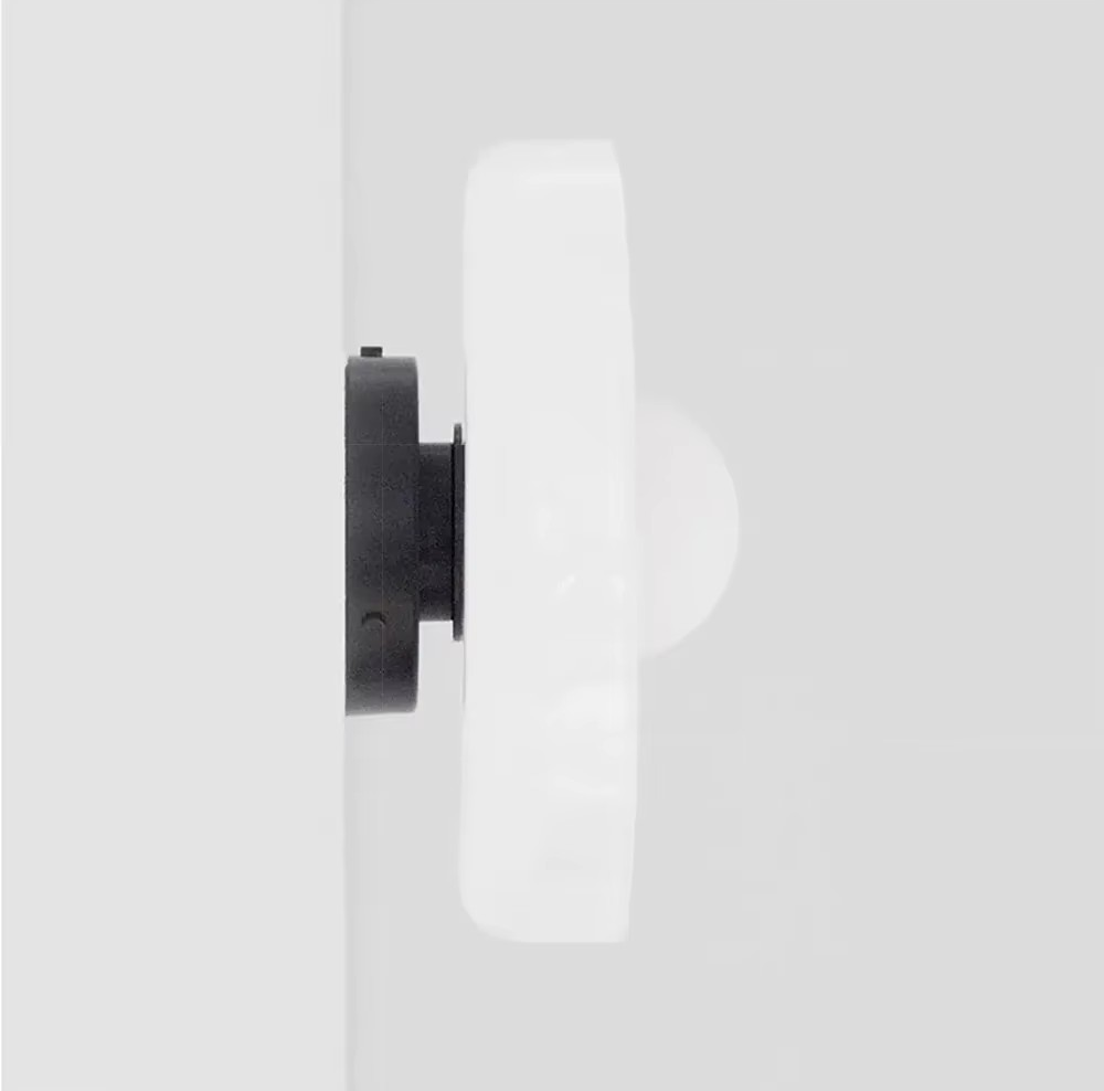 Elegancka szklana lampa do wnętrz, idealna do salonu, sypialni, stylowy element wystroju.