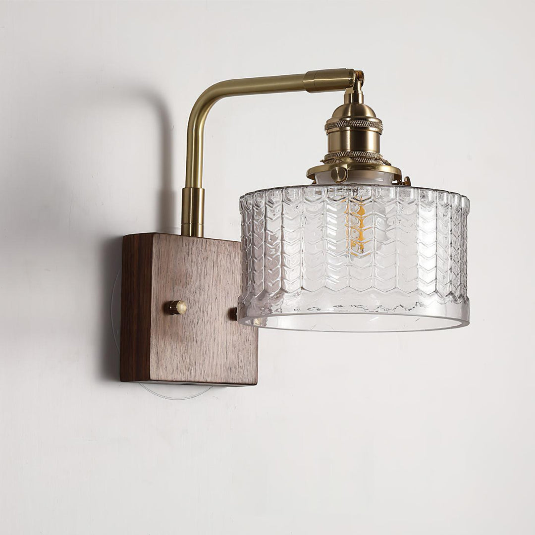 Lampa ścienna z drewna i szkła. Tworzy przytulne, relaksujące światło, doskonała dekoracja wnętrz.