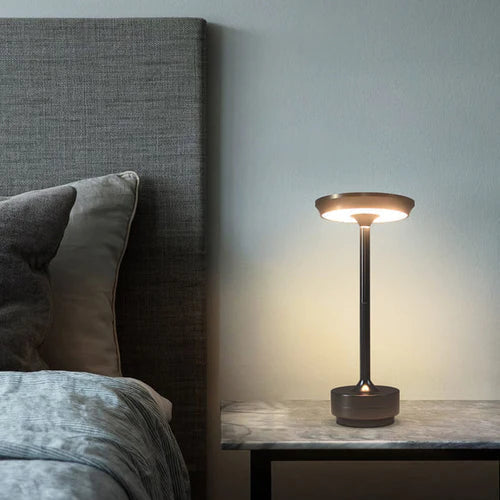 Lampa stołowa LED bezprzewodowa, elegancka, stylowa dekoracja, oświetlenie ambientowe do nowoczesnych wnętrz.