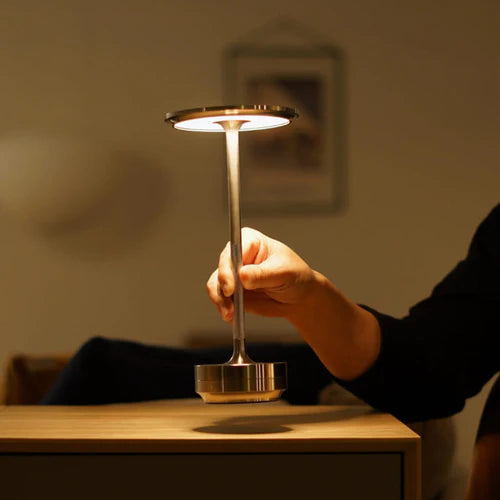 Elegancka lampa LED stołowa, bezprzewodowa, wszechstronna, oświetlenie ambientowe do każdego wnętrza.