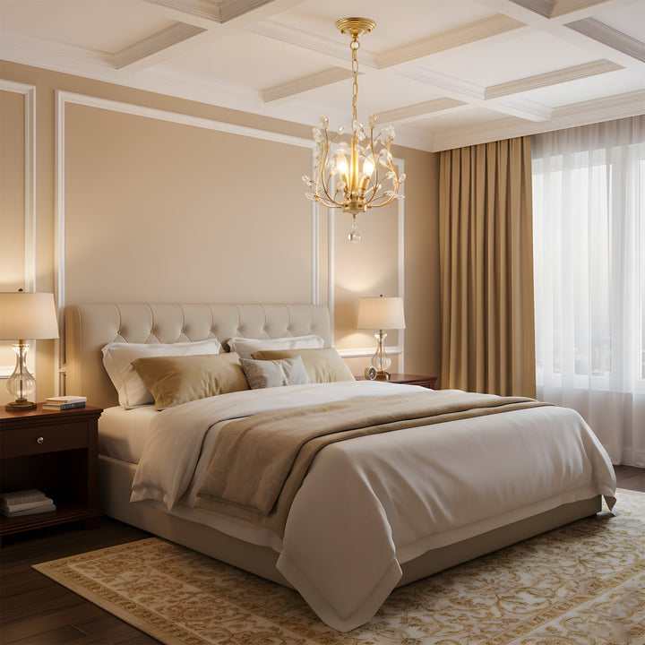 Złota lampa wisząca kryształowa, dodająca elegancji do salonu, wyrafinowany design, efektowne światło.