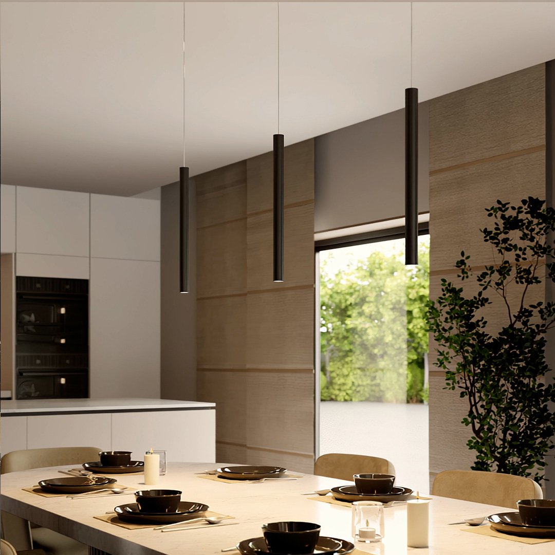 Elegancka lampa wisząca z lustrzanym blaskiem. Nowoczesne oświetlenie sufitowe do salonu i jadalni, designerski styl.
